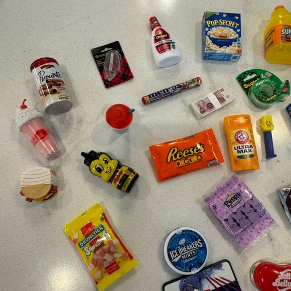 Mini Brands - 35 mini brands authentic - Picture 2 of 4